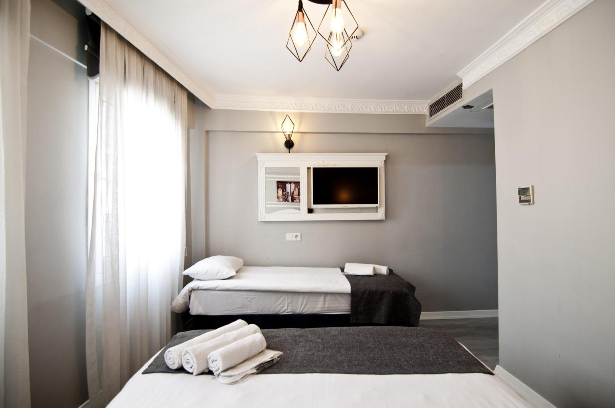 Nova City Hotel Istanboel Buitenkant foto